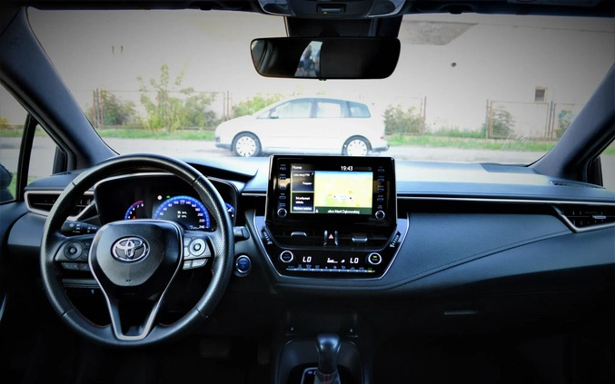 Toyota Corolla cena 94900 przebieg: 33000, rok produkcji 2020 z Drezdenko małe 667